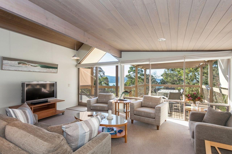 Others 5, Top Deck, Surf Coast - West
