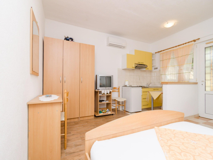 Bedroom 2, Apartments Skurla - Studio Apartment with Terrace A1 zuti, Mljet