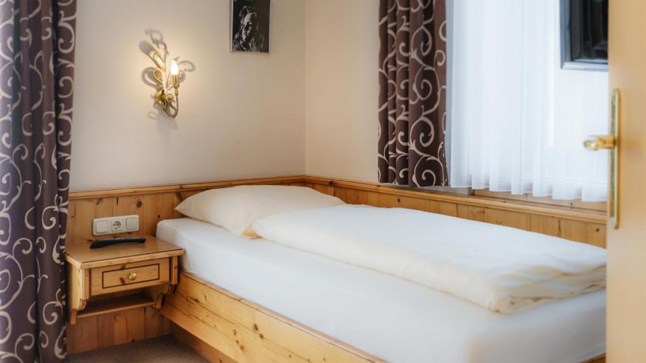 Bedroom 3, Landgasthof Apfelbeck, Dingolfing-Landau
