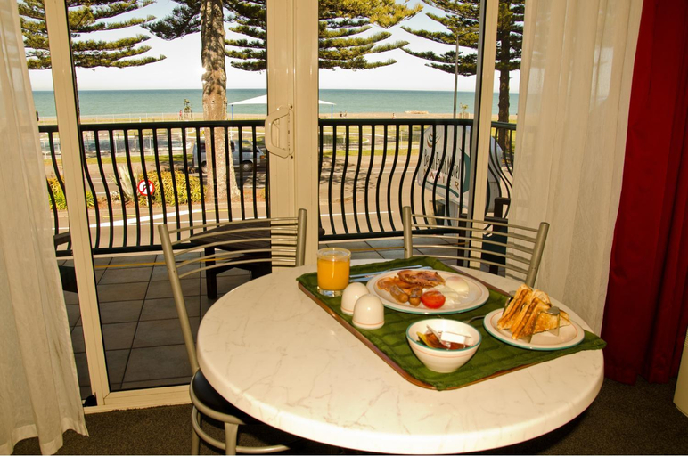 Others 4, Beach Front Motel, Napier