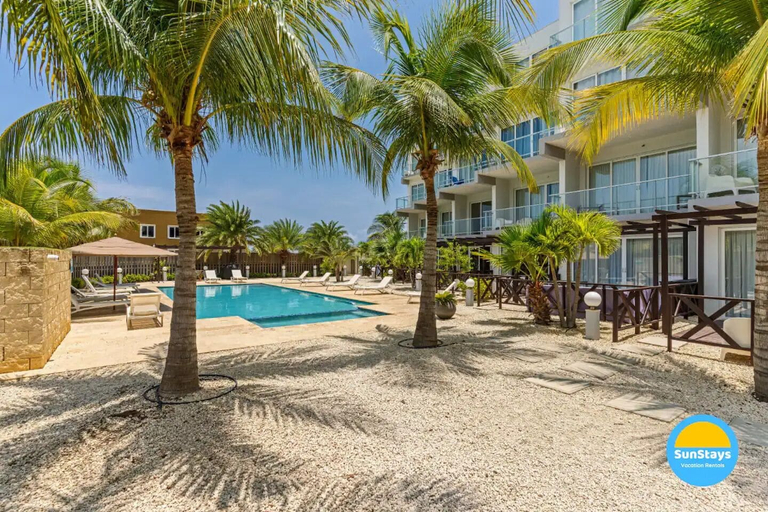 Exterior & Views, Las Islas Condominiums