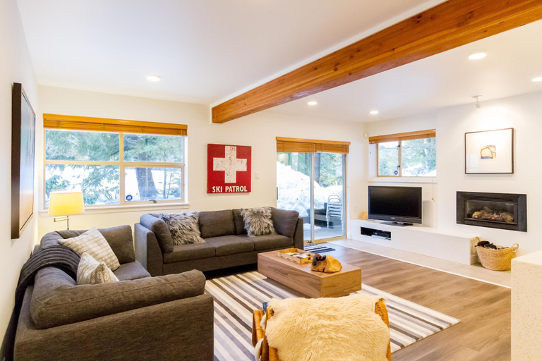 Others 3, Ski in Out, Great Location, Free Shuttle Bus, Squamish-Lillooet