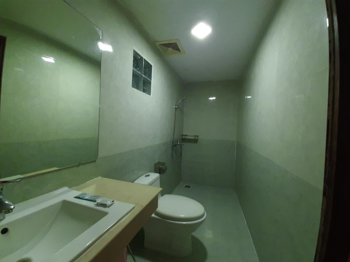 Bathroom 2, Lacasa Vang Vieng Mountain View Hotel, Vangvieng