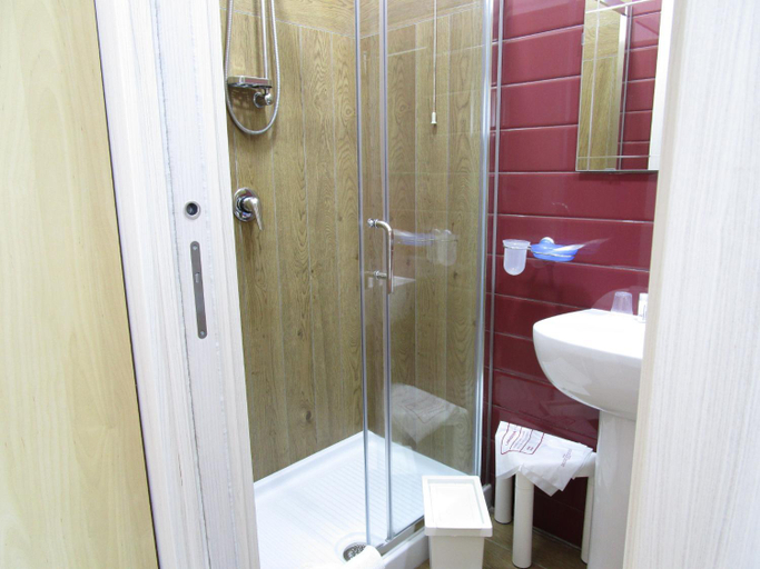 Bathroom 5, Hotel Nelton, Salerno