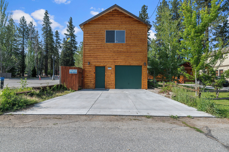 Exterior & Views, The Bear Den, San Bernardino