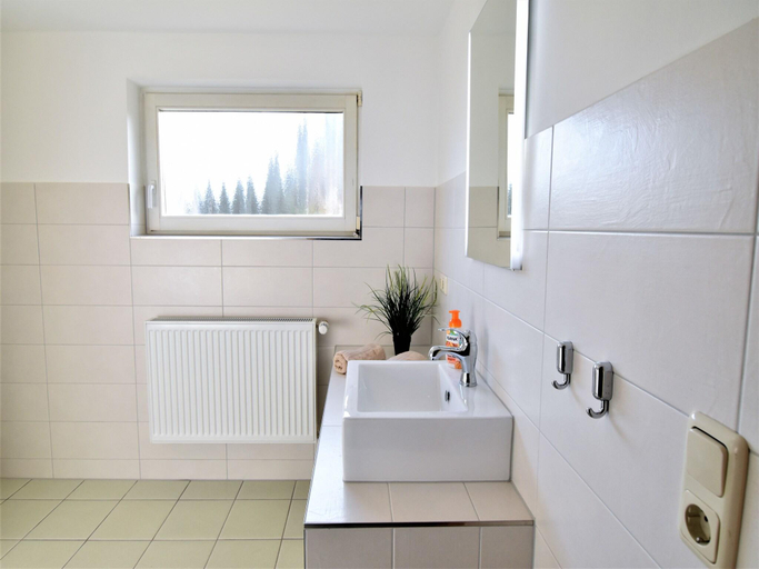 Others 4, Cozy Apartment with Garden, Nordwestmecklenburg