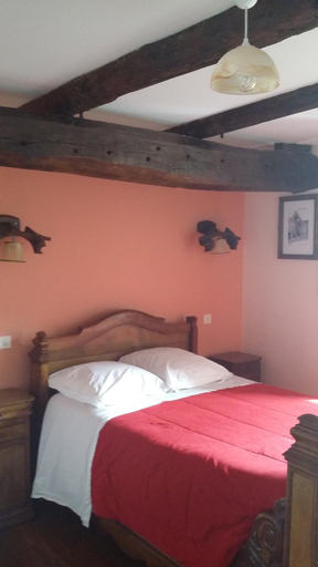 Bedroom 4, Hotel des Voyageurs, Cantal
