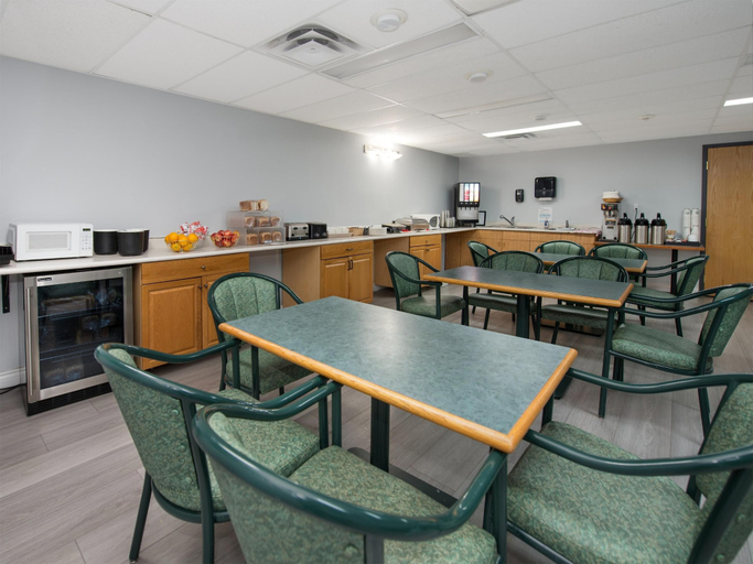 Food & Drinks, Coast Hinton Hotel, Division No. 14