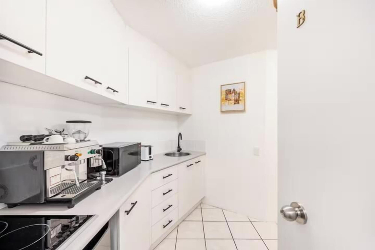 Others 4, Wake to the Waves - Oceanfront Apartment, Hervey Bay - Pt A