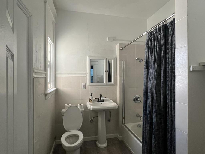 Shower 2, Van Nuys Homes for the Soul, Los Angeles