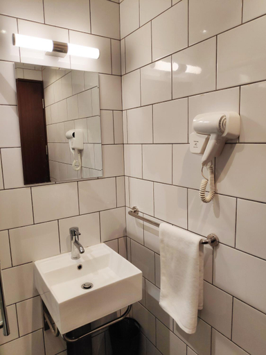 Bathroom 3, EZ Suites, Bandar Seri Begawan