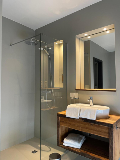 Bathroom 3, Schloss Rattey - Haus WeinWerk, Mecklenburgische Seenplatte