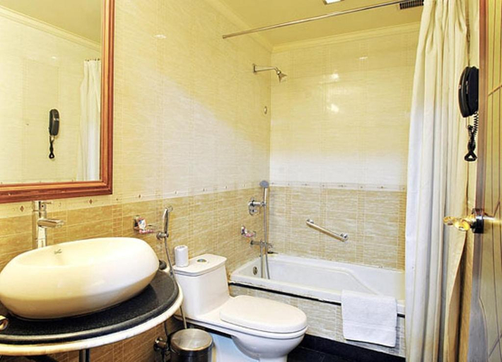 Bathroom 4, Zeeras Hotel, Varanasi