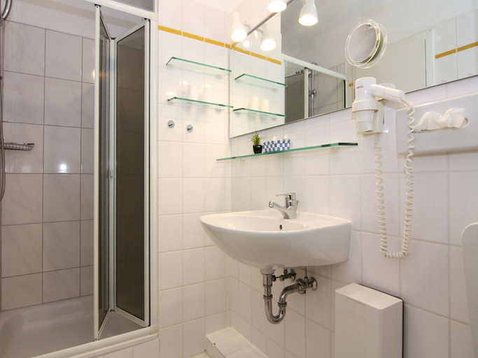 Bathroom 3, Appartementhaus Pinamar in Scharbeutz, Ostholstein