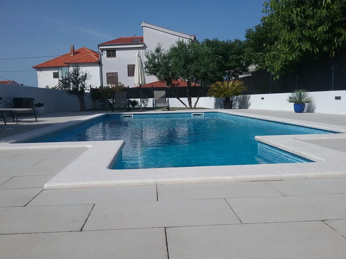 Sport & Beauty 3, Seaside Villa in Zadar With Swimming Pool, Zadar