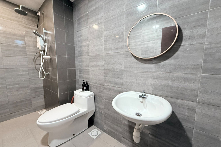 Bathroom 5, Symphony Tower by Emily in Town, Hulu Langat