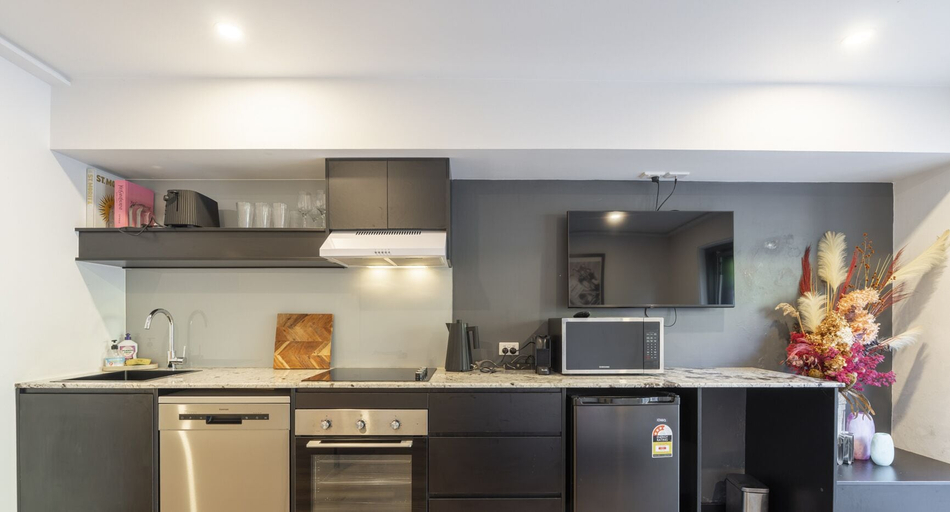 Others 4, Kozyguru | Balmain | Townhouse bridge view or Charming Comfy Studio, Sydney