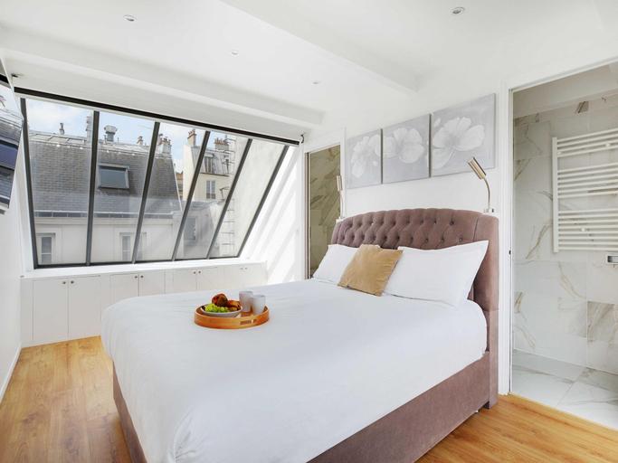 Bedroom 2, Exceptional triplex with terrace - Montmartre, Paris