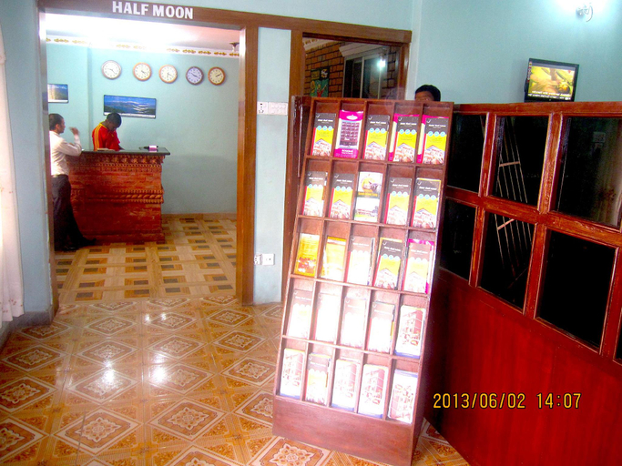 Others 2, Hotel Half Moon, Gandaki