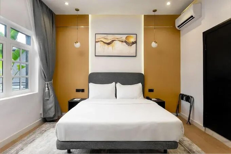 Room 5, the chrome, Eti-Osa