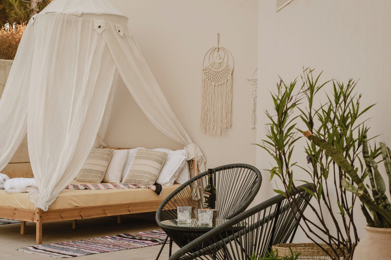 Bedroom, Alice on the rocks, Crete