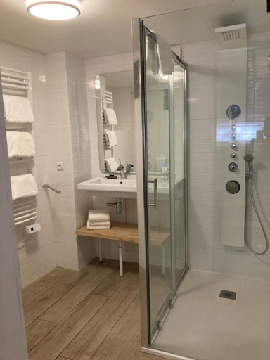 Bathroom 5, Hotel Le Bon Port, Pyrénées-Orientales