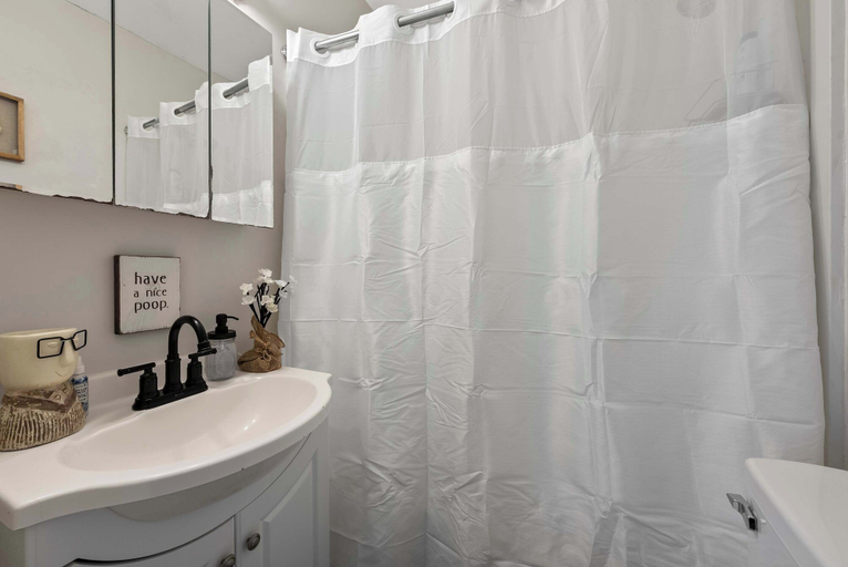 Bathroom 3, OSU 6BR | 2 Private Homes | Sleeps 12, Franklin