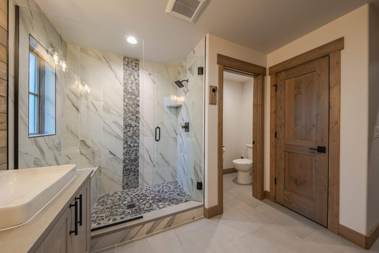Bathroom 4, Wilderness Club Cabin Sleeps 7, Lincoln