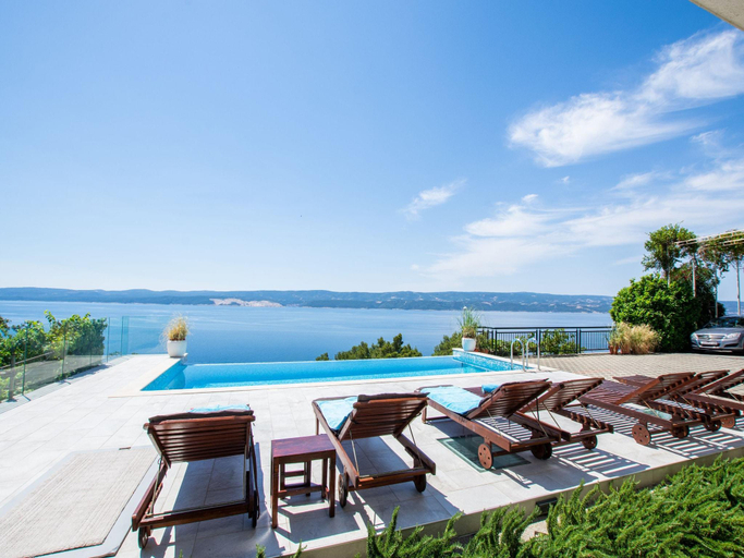Others 5, Charming Seaside Apartment, Omiš
