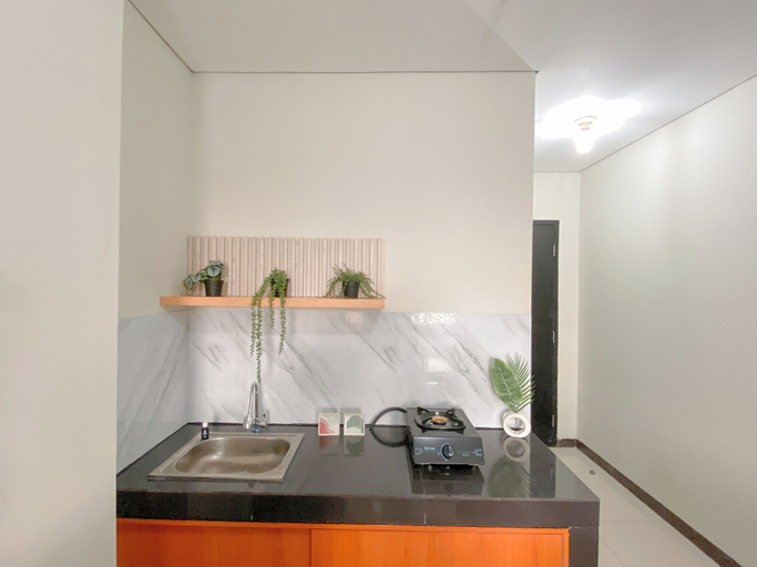 Private kitchen, Best Furnished Studio At Nifarro Park Apartment, Jakarta Selatan