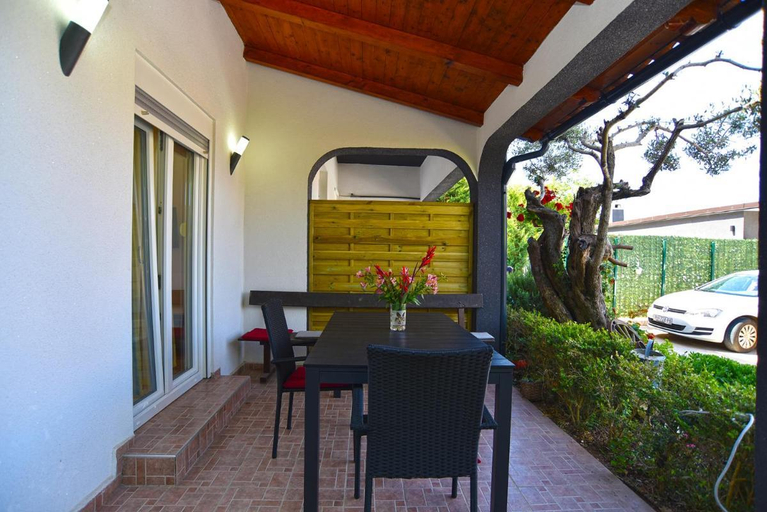 View 1, Welcoming apartment with shared pool, Vodnjan