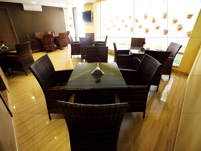 Food & Drinks 4, Apollo Greens Apartments, Bangalore