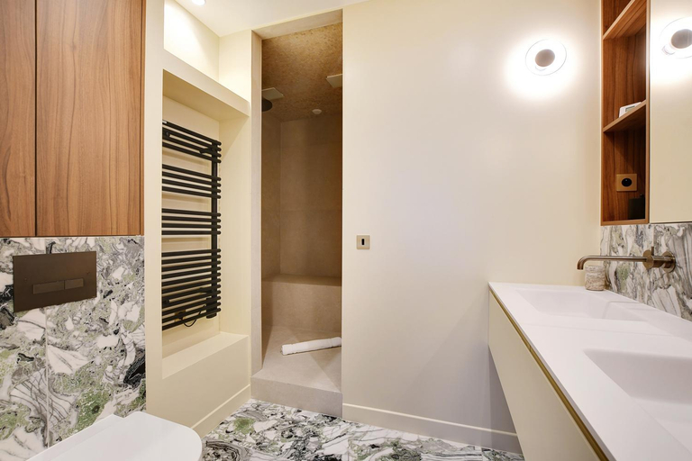 Bathroom 5, Pick A Flat's Apartments in Tour Eiffel - Rue de l'Amiral Hamelin, Paris