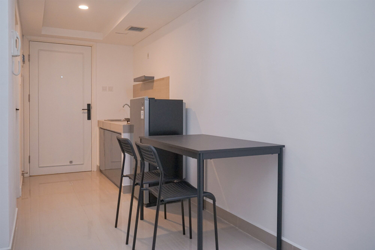 In-room dining 2, Spacious And Homey Studio Loft At Kingland Avenue Apartment, Tangerang