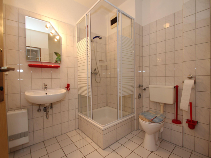 Bathroom 3, Ferienwohnung Tiefblick, Dornumersiel, Aurich