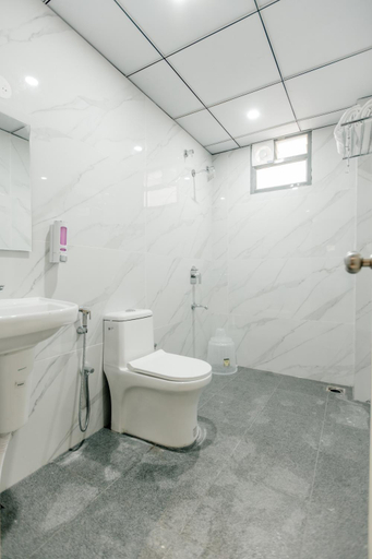 Bathroom 4, No 7 Vista, Bangalore