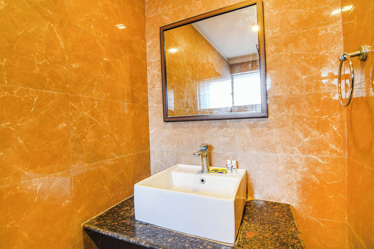 Bathroom 4, Fabhotel Aayash, North 24 Parganas