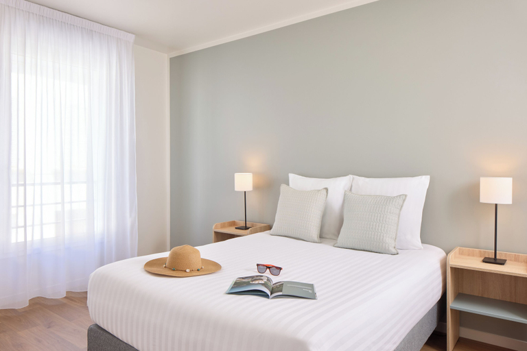 Bedroom 2, Quality Aparthotel Cherbourg, Manche