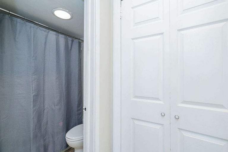 Bathroom 3, Coral Cove Beachfront Condo for 3 w/ Onsite Pool, Bay