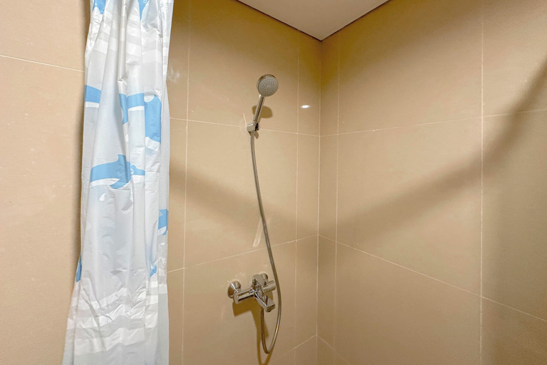 Bathroom 5, Modern And Cozy 1Br At Grand Sungkono Lagoon Apartment, Surabaya