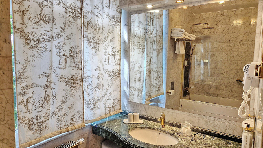 Bathroom 4, Hotel Podewils in Gdansk, Gdańsk City
