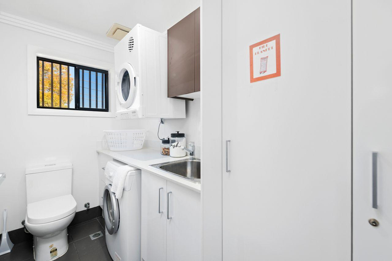 Bathroom 3, The Tomaree Downstairs, Port Stephens