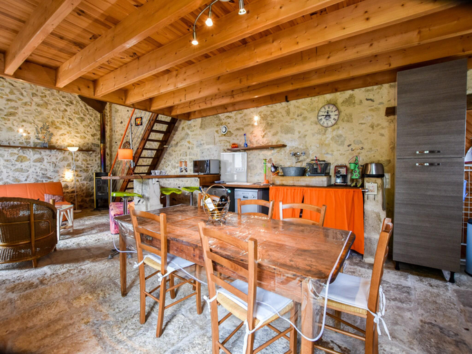 Food & Drinks 5, Amazing home in Monprimblanc w/ , Gironde