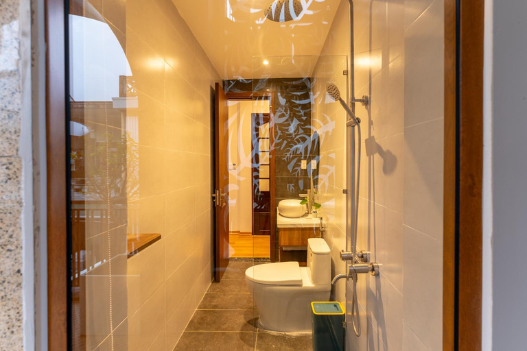 Bathroom 4, Sue Homestay, Huế