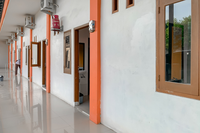 Exterior & Views 4, RedDoorz @ My Home Haurgeulis Indramayu, Indramayu