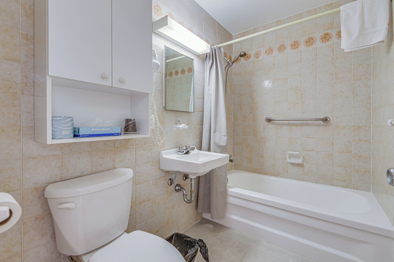 Bathroom, AUBERGE DU MONT RIGAUD, Vaudreuil-Soulanges