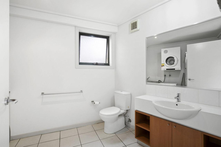 Bathroom, Apartment 36 Pacific Apartments, Surf Coast - West
