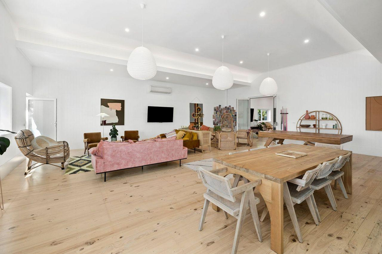Others 5, The Pink Lodge, Surf Coast - West