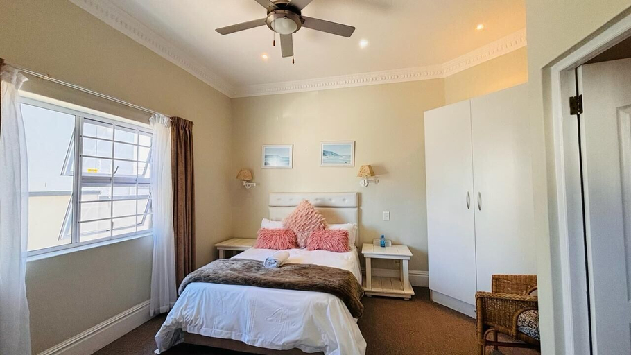 Bedroom 4, Sir Roys at the sea, Nelson Mandela Bay
