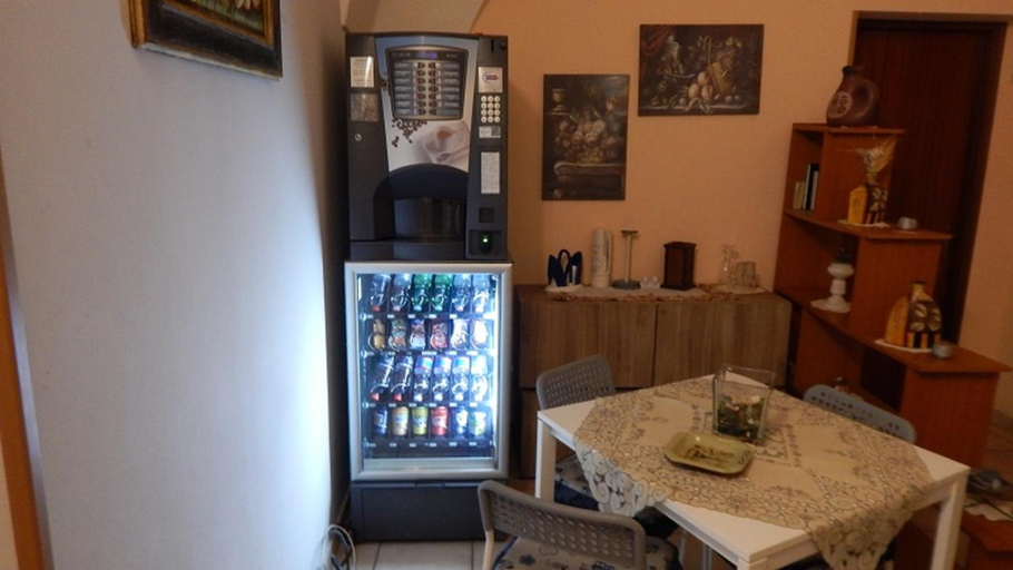 Food & Drinks 5, Albatro Rooms, Catania